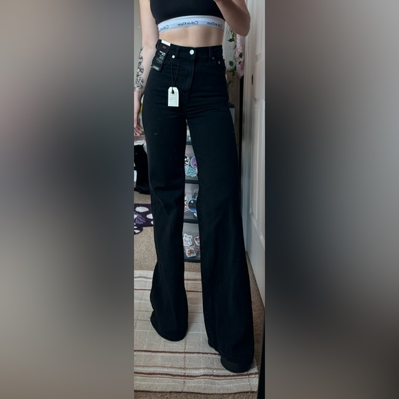 NWT Levi’s High Loose Flare Jeans - Picture 5 of 15